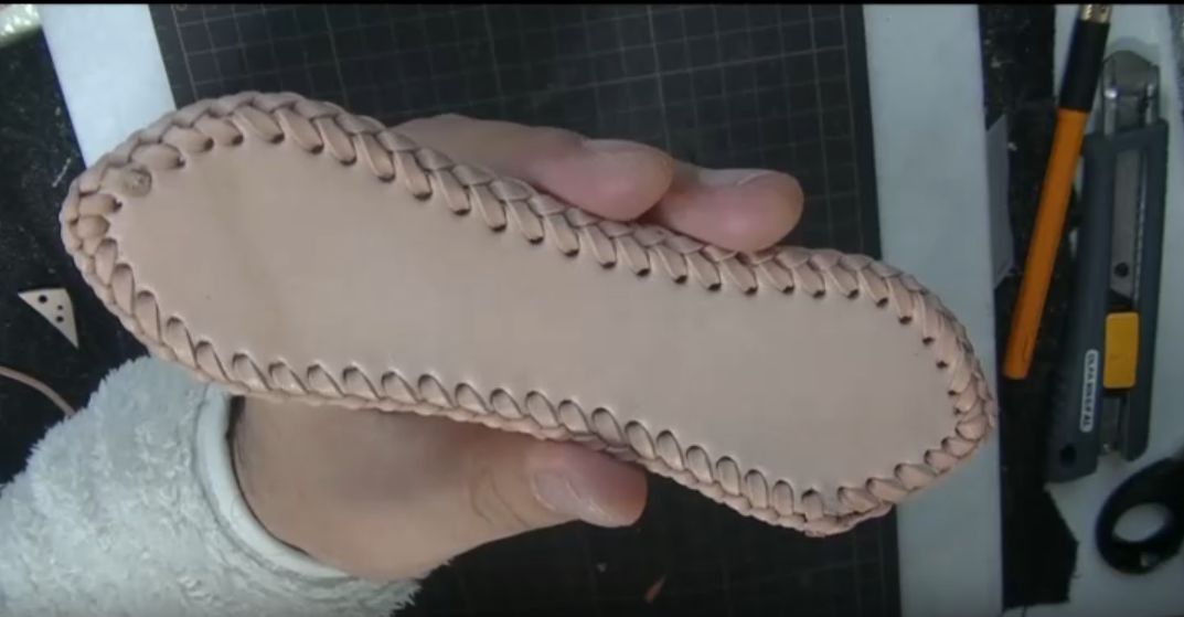 フラップにダブルステッチを施した様子