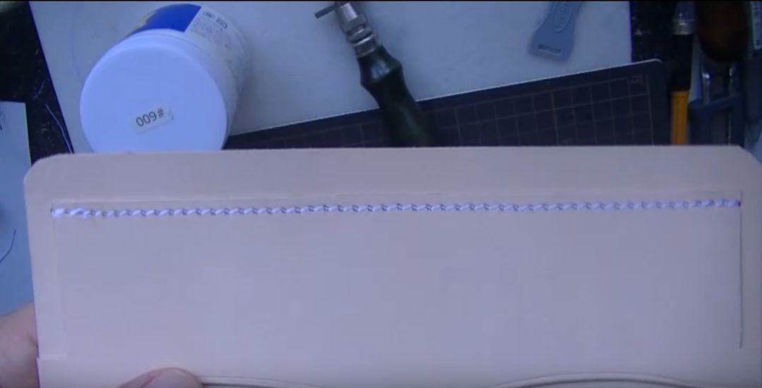 カードケースBをコインケースに本縫いした様子