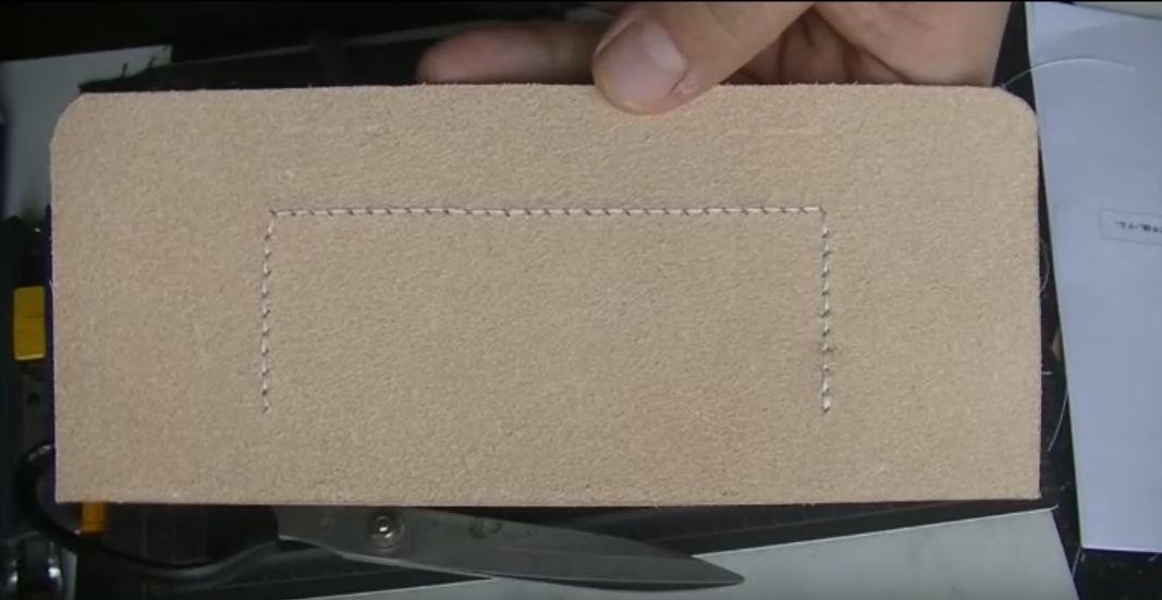 ポケットとポケットを縫い合わせた様子