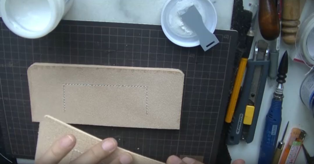 ポケット同士を仮止めする様子