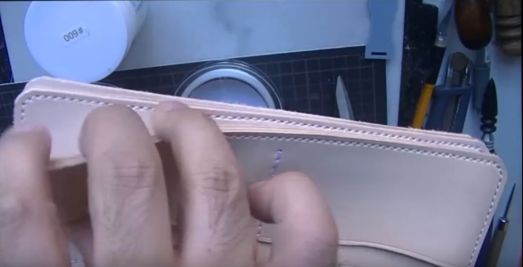 仮止めしたポケットどうしを縫い合わせた様子