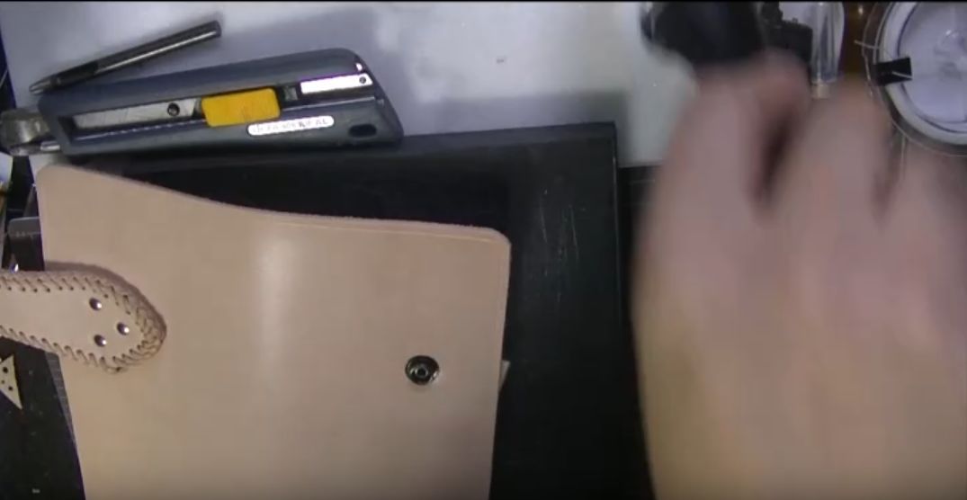 ダイアボンドを塗る様子