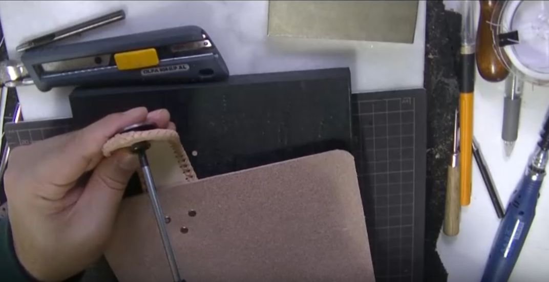 ダイアボンドを塗る様子