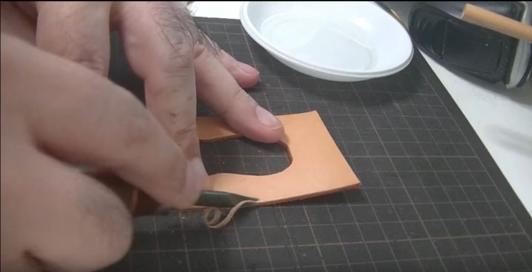 研ぎ具合を確認する様子