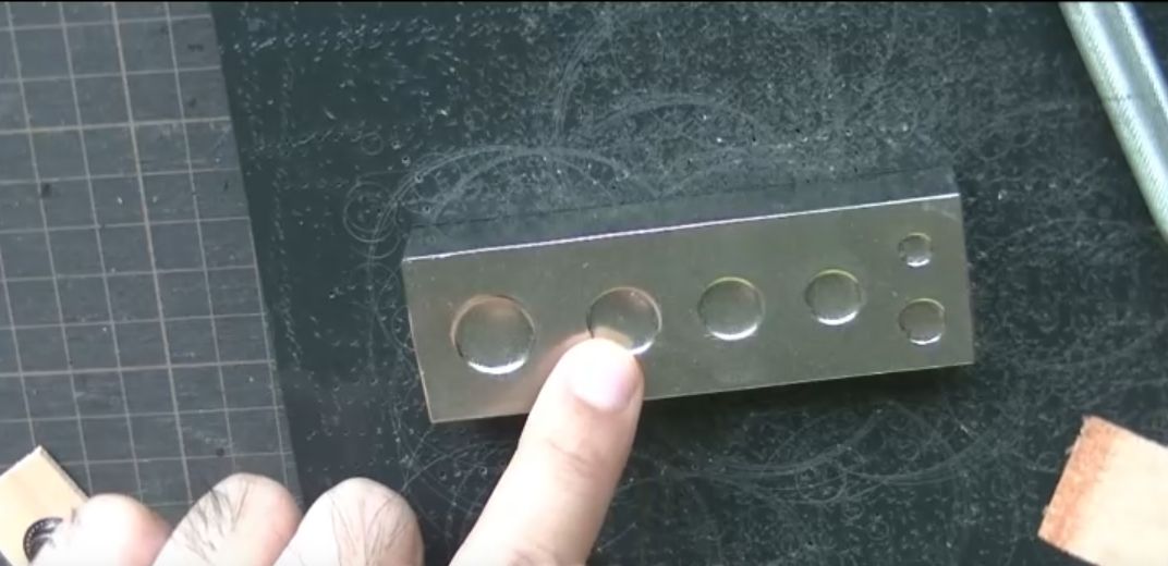 万能打ち台の凹んでいる箇所