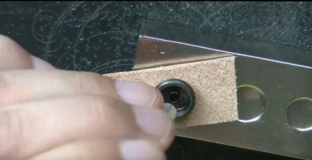 ジャンパーホック打ちで止める