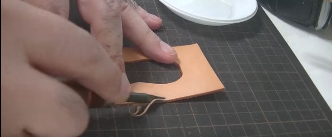 へりを落としている様子