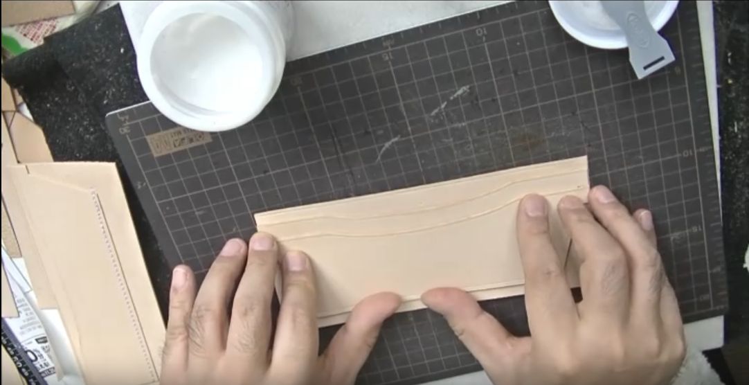 2段目のカードポケットを仮止めする様子