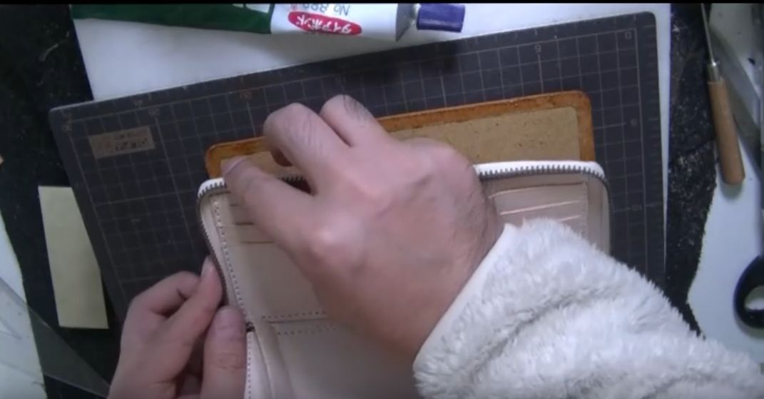 内装と外装を張り合わせる