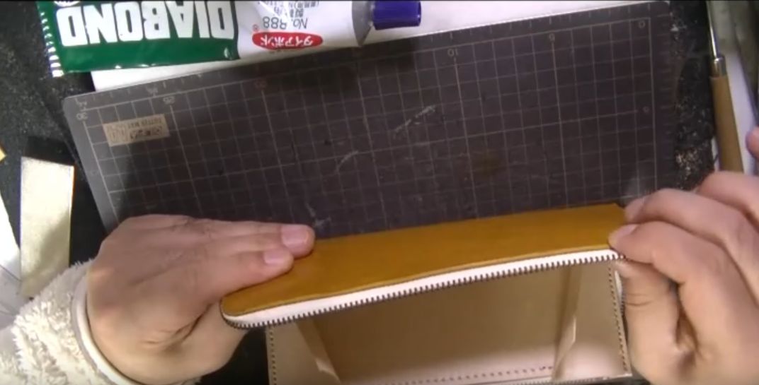 外装と内装の反対側も張り合わせる