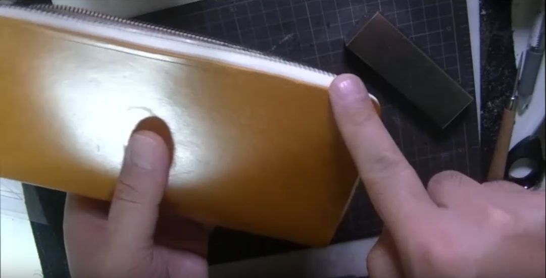 外装と内装を縫い合わせる