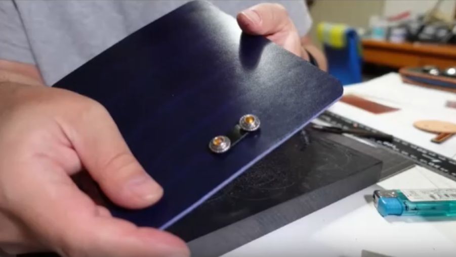 コンチョを取り付ける