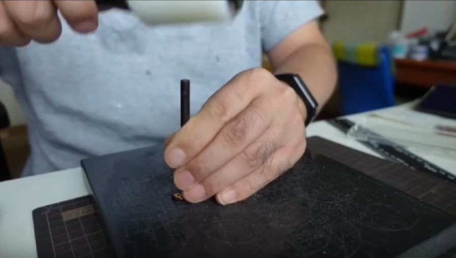 フラップに穴を開ける