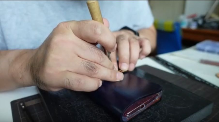 穴の位置を決める