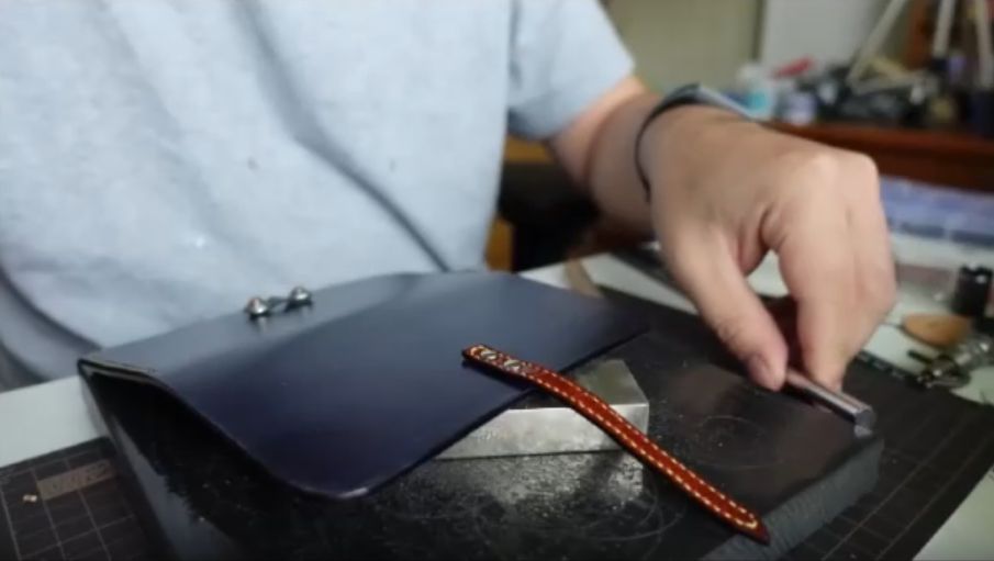 ハトメをセット