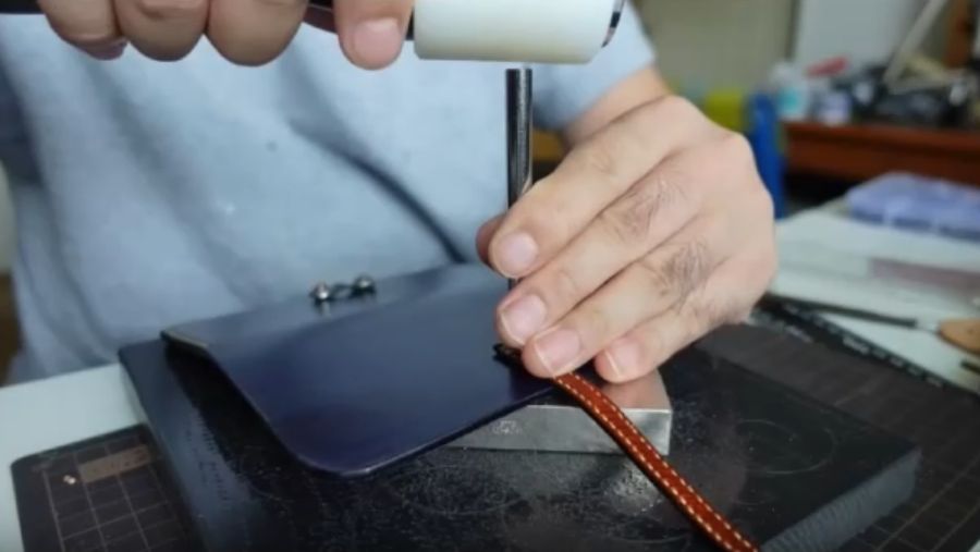 ハトメ打ちで固定