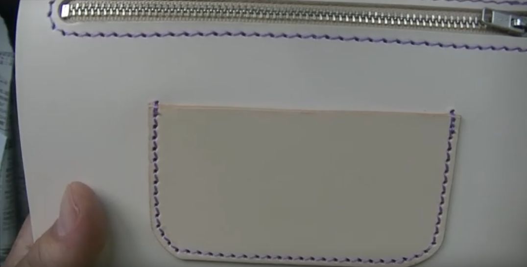 カードポケット小をコインケースに本縫いした様子