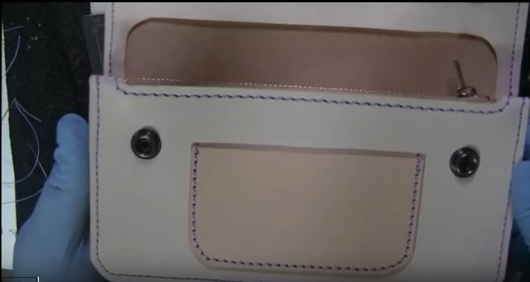 ダイアボンドを塗る様子